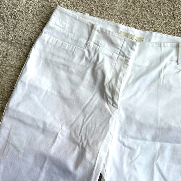 *LIKE NEW* Talbots Women's Perfect Crisp White Flat Front Bermuda Shorts - 8 - Picture 2 of 10
